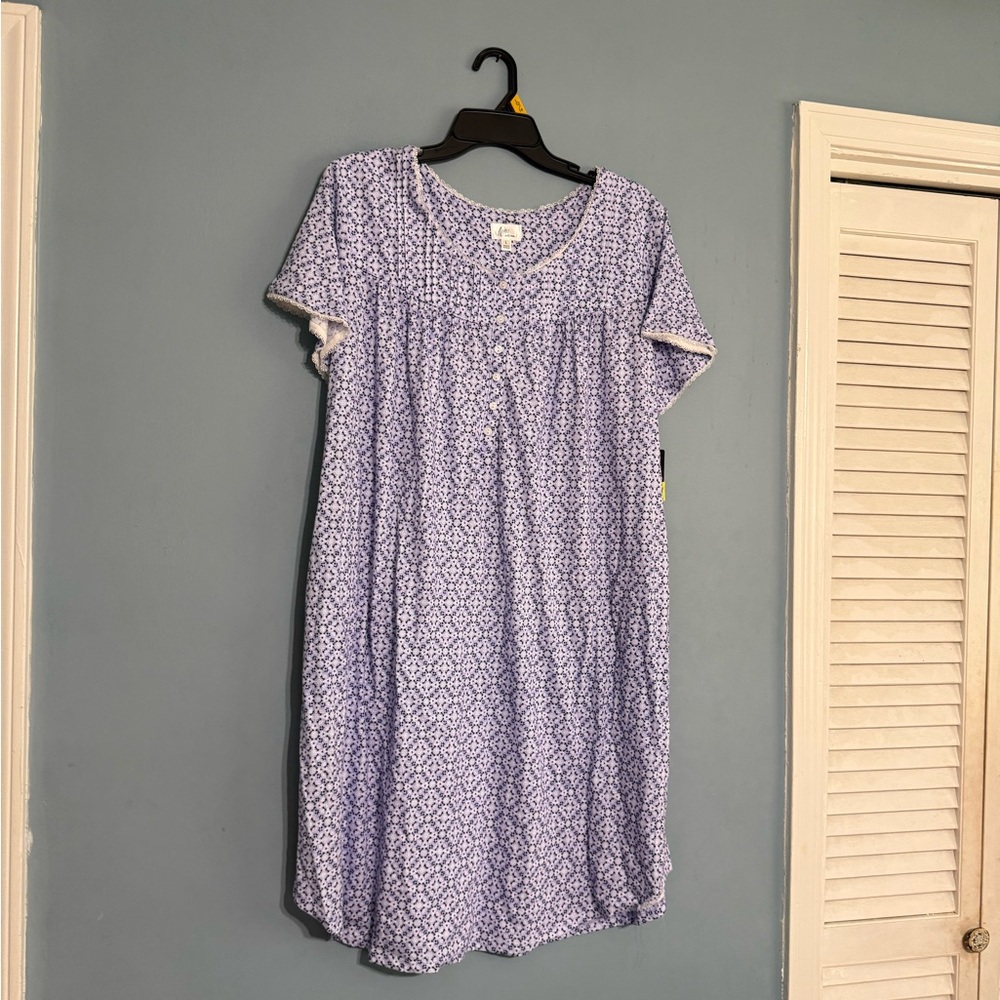 SELLING ARIA NIGHTGOWN SIZE LARGE NWT SHORT SLEEVE FLORAL COLOR